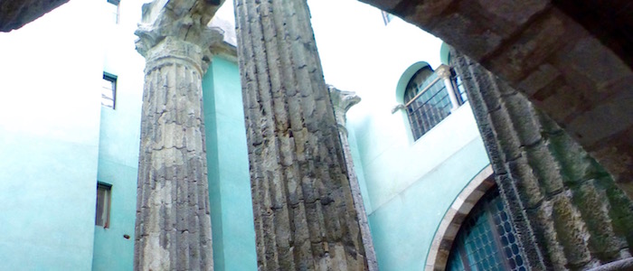 403 Barcelonawalking columnas temple August (1)